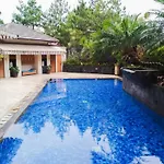 Homey 2Br At Majesty Apartment By Travelio
